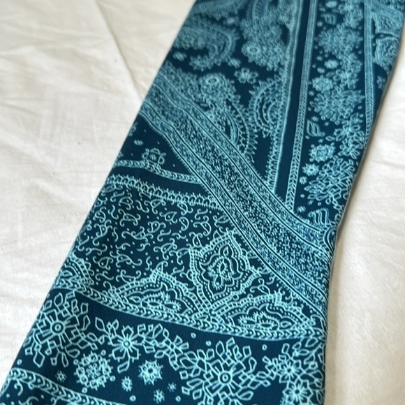 Fabletics PowerHold Kessler II High Waisted Strappy 7/8 Legging. XS - Picture 4 of 7